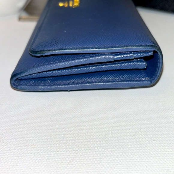 Blue Prada wallet with box and papers - Picture 4 of 15